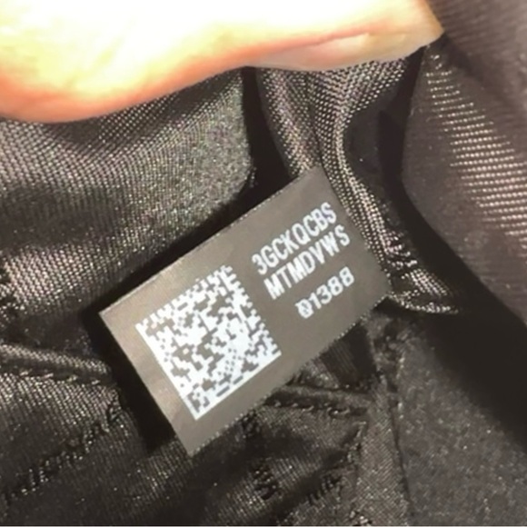 Michael Kors Jet Set Travel Medium Dome
Crossbody Bag - Picture 6 of 6